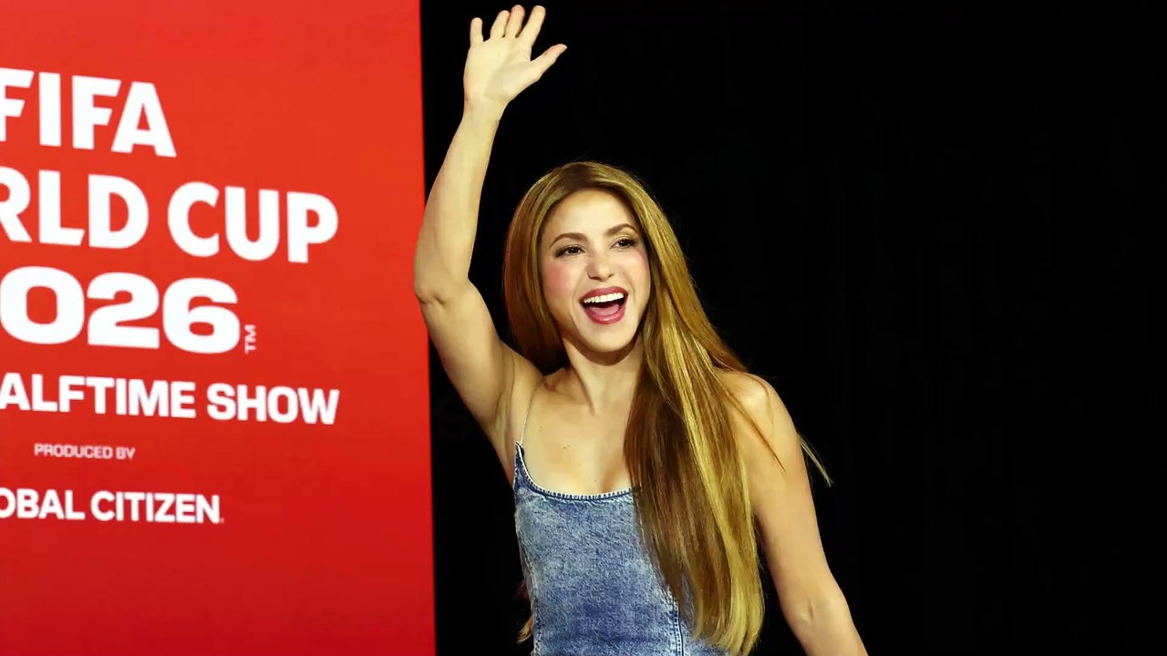 Prove ad alta quota: Shakira balla la coreografia dei Mondiali 2026 in aereo