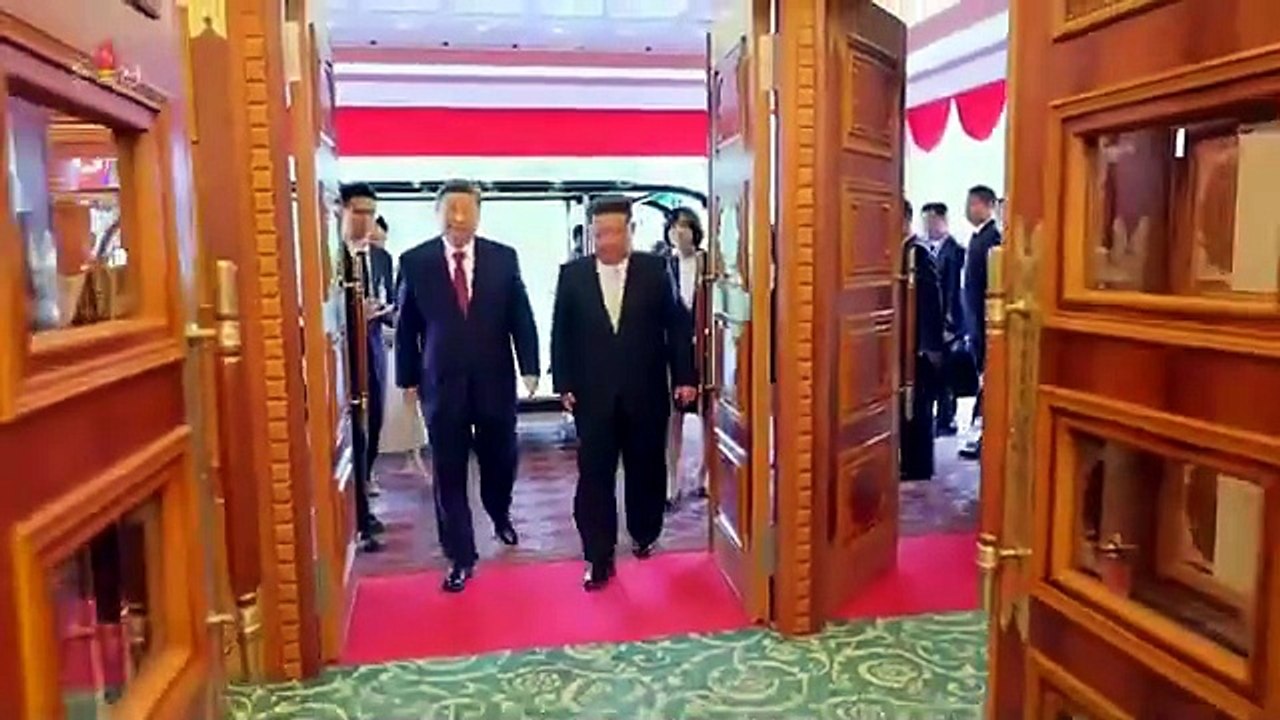 Estimado camarada Kim Jong Un oferece almoço em homenagem ao camarada Xi Jinping e à sua esposa, Peng Liyuan