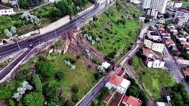 Kayseri'de sağanak nedeniyle istinat duvarı çöktü