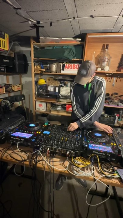 Ça sonne bien non ? J’espère que je ressemble pas au gars qu’on as tous dans nos pourtoi 🤦‍♂️😂#dj#mashup#frenchtouch#mix#fyp