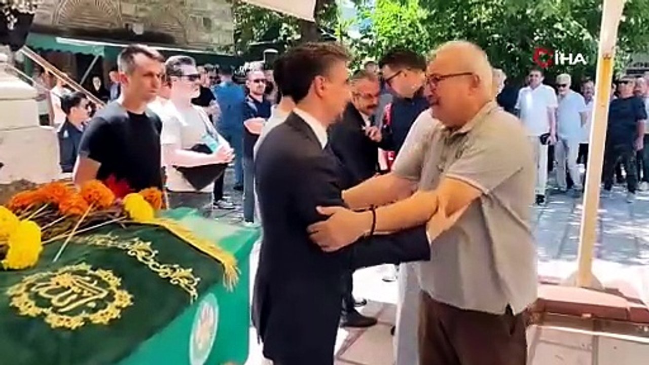 Kalp krizinden ölen arkadaşının cenazesinde kalp krizi geçirdi