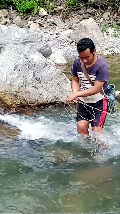 cast net fishing in Nepal |