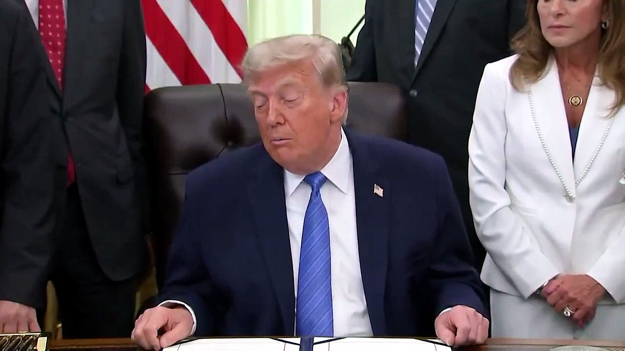 🇺🇸⚠️ Donald Trump affirme que les États-Unis frapperont l’Iran avec force aujourd’hui, tout en exprimant l’espoir de parvenir à un accord avec Téhéran. 🇮🇷🤝🔥