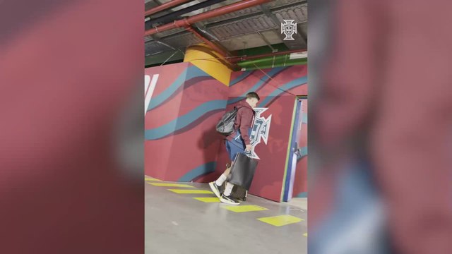 Cristiano hace estallar las redes con el atuendo al llegar al estadio: atentos a sus piernas