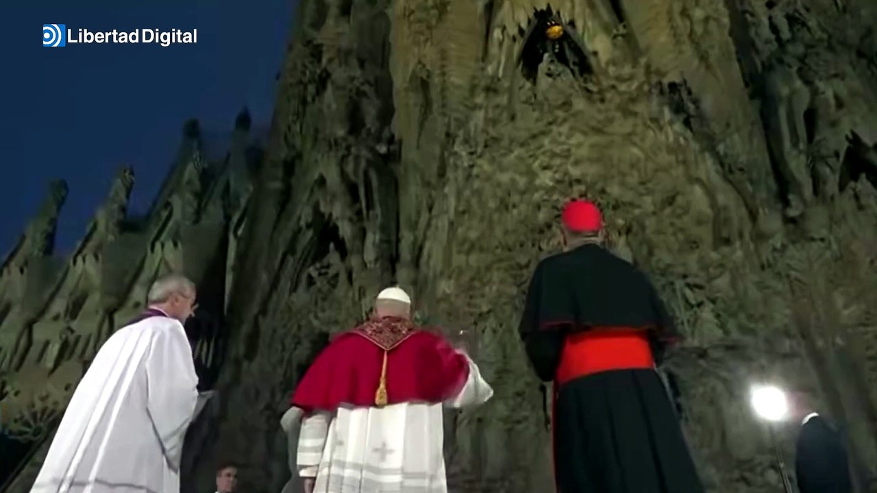 El Papa bendice la Torre de Jesucristo de la Sagrada Familia