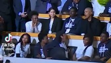 In case you forgot what it looks like when a real president gets the love at a game.