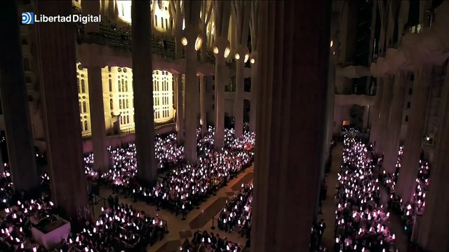 Espectáculo de luces y drones tras la la bendición de la torre de Jesucristo de la Sagrada Familia