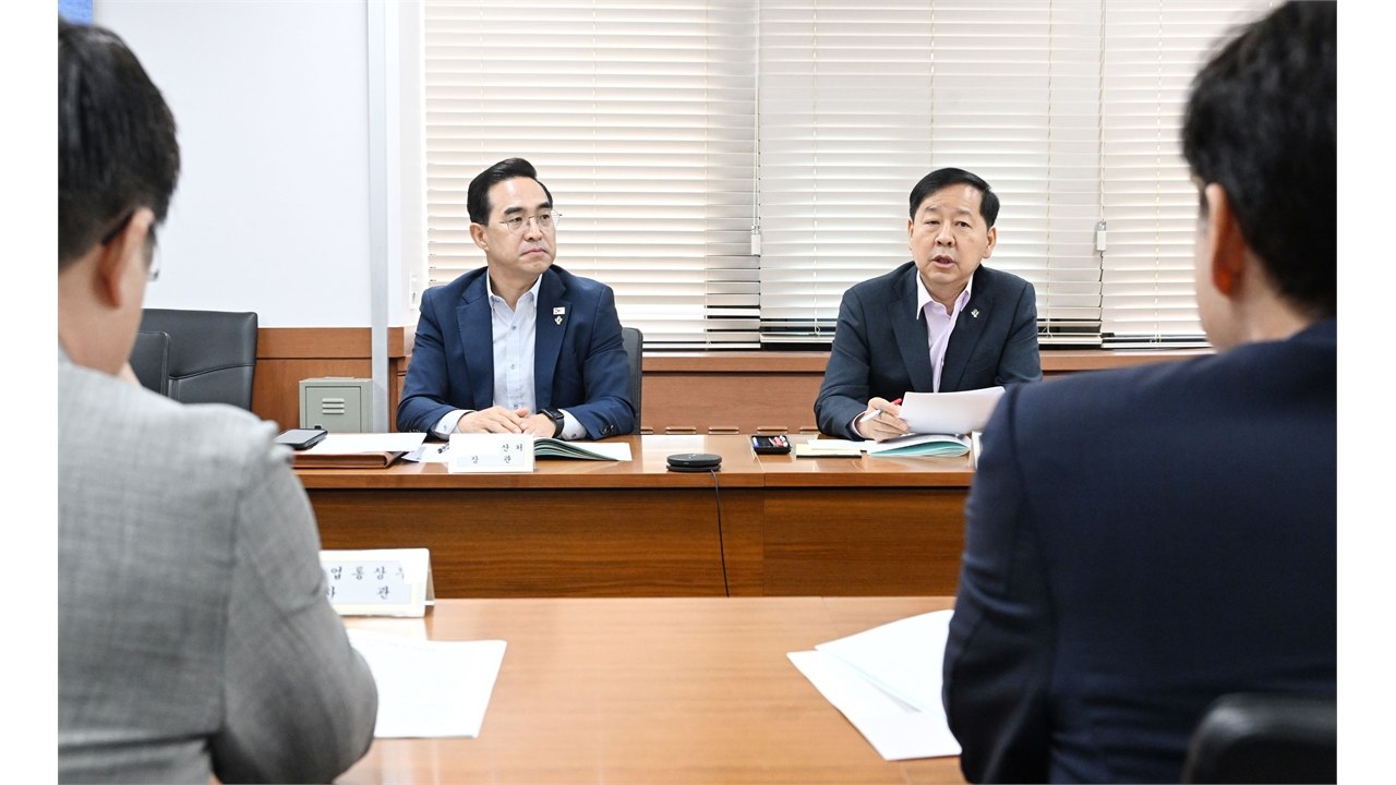 구윤철, 고용 감소에 "각별한 경각심 가지고 총력 대응" / YTN