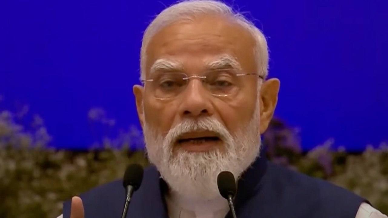 12 साल पूरे होने पर पीएम मोदी का जनता को नमन, कांग्रेस पर साधा निशाना