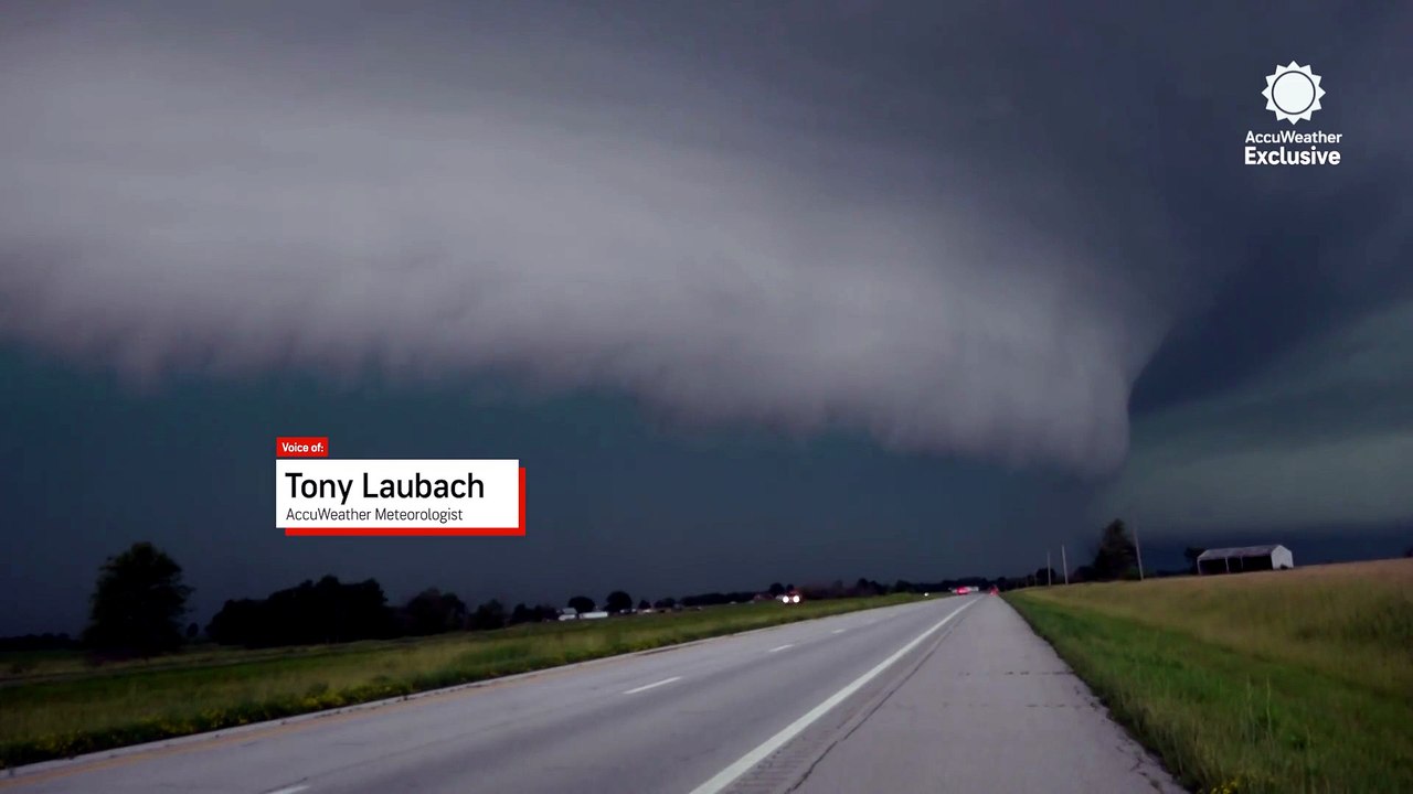 Massive supercell races across Missouri landscape