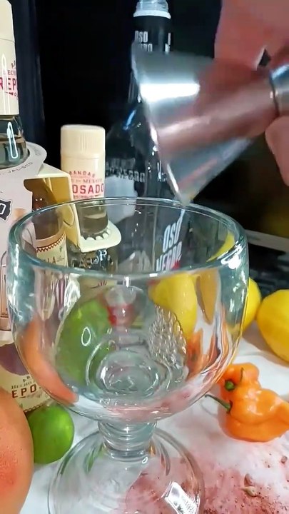 entre botanas y bebidas , esto no es una borrachera seca como algunos viejitos de youtube #shorts (1)