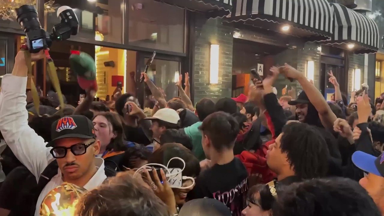 Knicks fans flood New York streets to celebrate team’s victory
