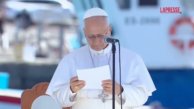 Migranti, il Papa alle Canarie: «La dignità umana non ha passaporto»