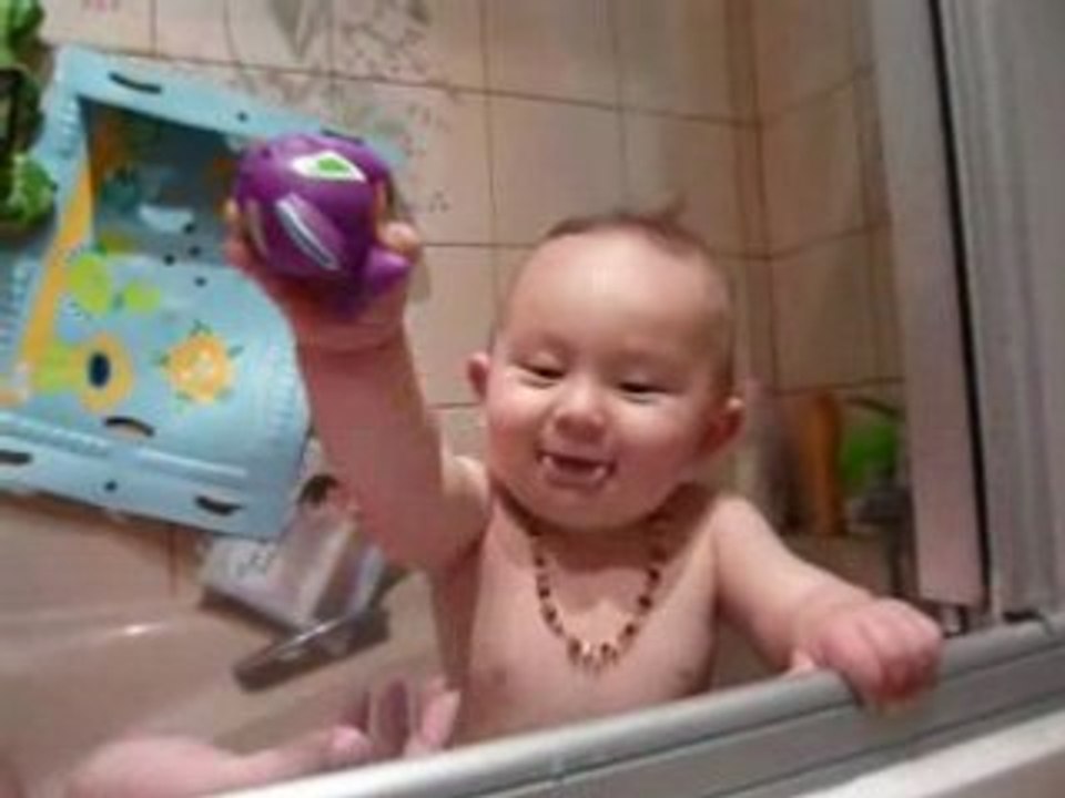 Ange dans le bain