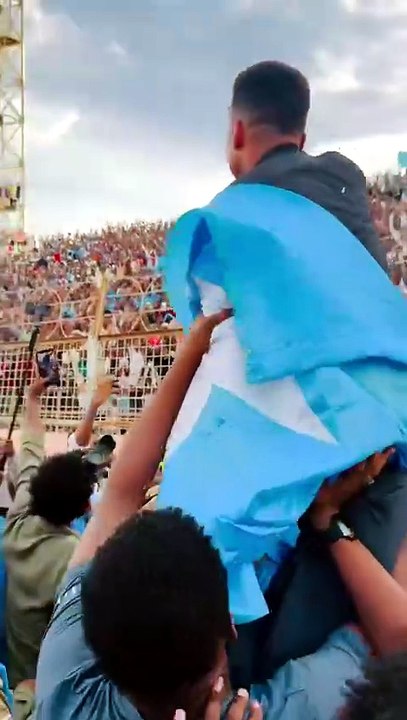Somalia, l'arbitro Omar Artan accolto da eroe dopo l'esclusione dal Mondiale