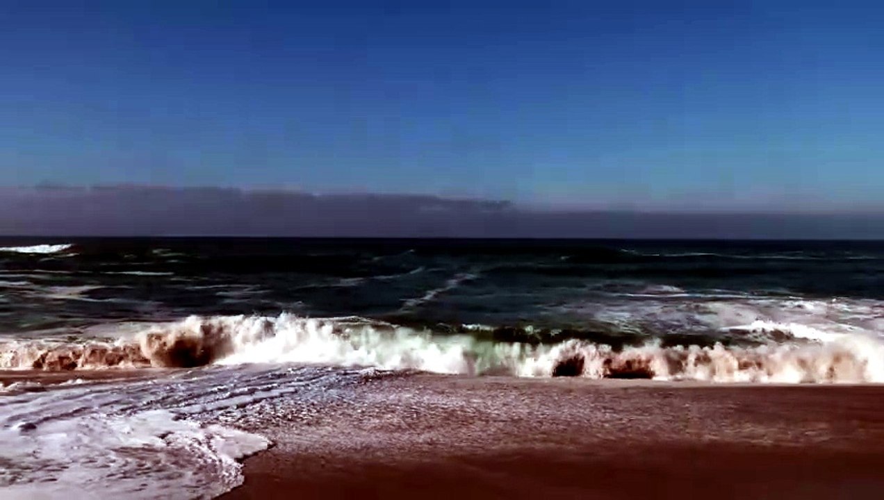 🌊 Ocean Waves Crashing on the Beach - Continuous shot - Crashing Waves Sounds - 4K UHD 2160p_1080p