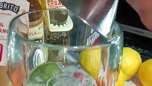 en la cama entre #botanas y #bebidas #vodka #tequila #shorts #shots #limon #eureka #jaibol