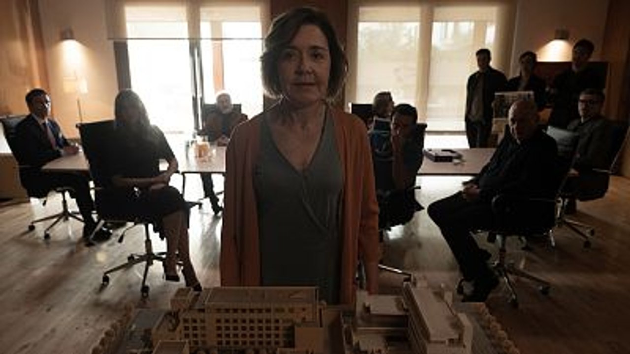 Los misterios de Laura - Laura y el misterio de la paciente suspicaz En español