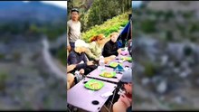DARE TO PAY A LOT, THIS IS WHAT YOU GET - THE MOMENT THE PORTERS ENTERTAIN VIP GUESTS ON MOUNT RINJANII