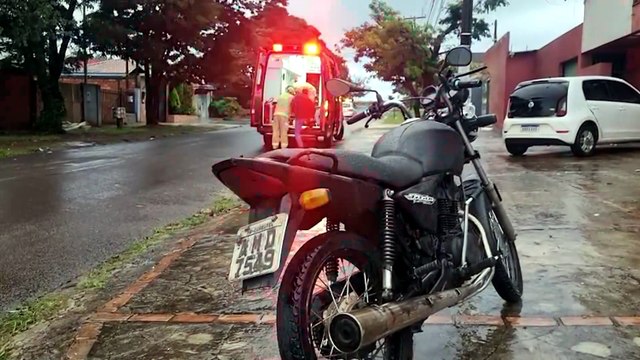Motociclista fica ferido após acidente no Bairro Santa Cruz, em Cascavel