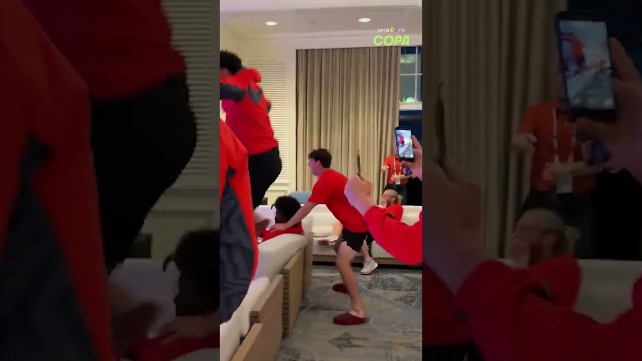 Jogadores dos EUA vão à loucura com cesta no último segundo durante final da NBA #shorts