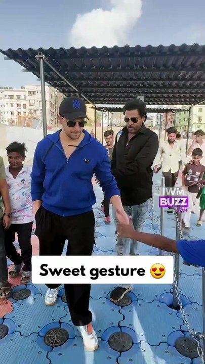 Sidharth Malhotra spreads smiles among his young fans during a sighting at Versova Jetty