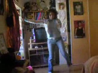 Helene qui danse,domage que ce soit de la tektonik