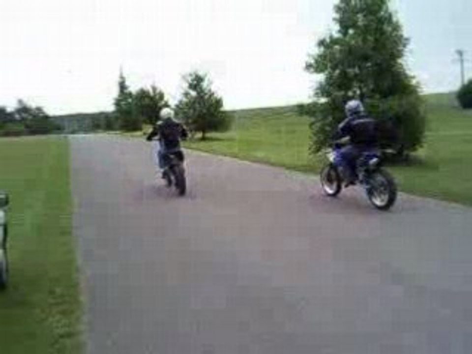 RUN DT Top perf noir VS DERBI origine