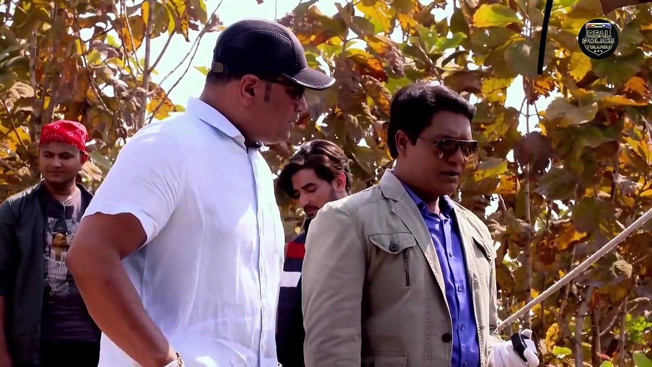 సాలుంఖే యొక్క హాస్యాస్పదమైన పరిస్థితిని చూసి CID టీమ్ నవ్వి నవ్వి పిచ్చెక్కిపోయింది _ CID _ సీఐడీ_720p
