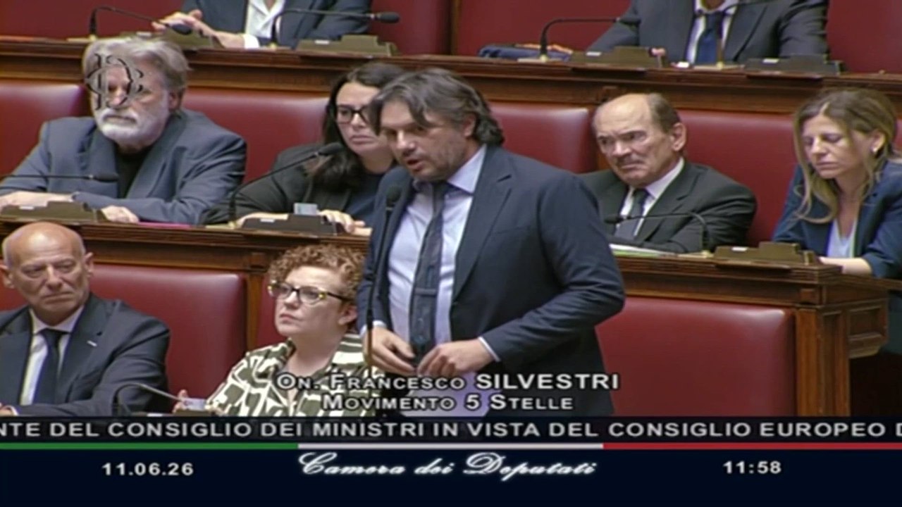 Giorgia Meloni se la prende con un deputato che l'ha accusata di essere "sottomessa" nei confronti di Trump e Netanyahu