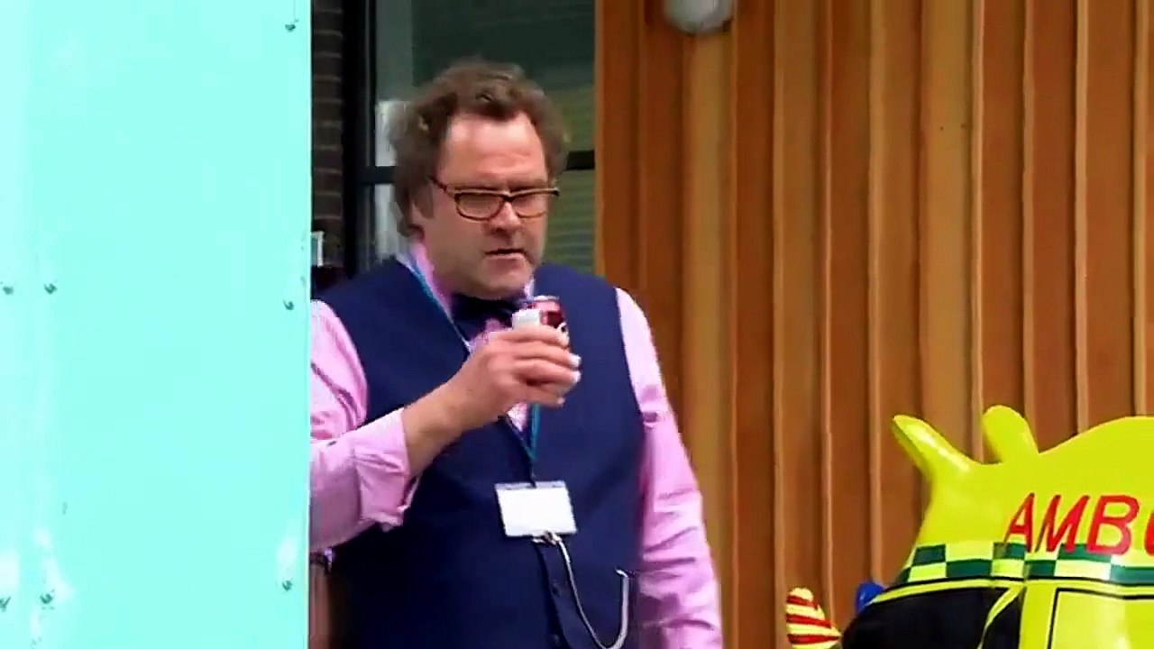 Hollyoaks Dylan is killed by the glove-handed killer.