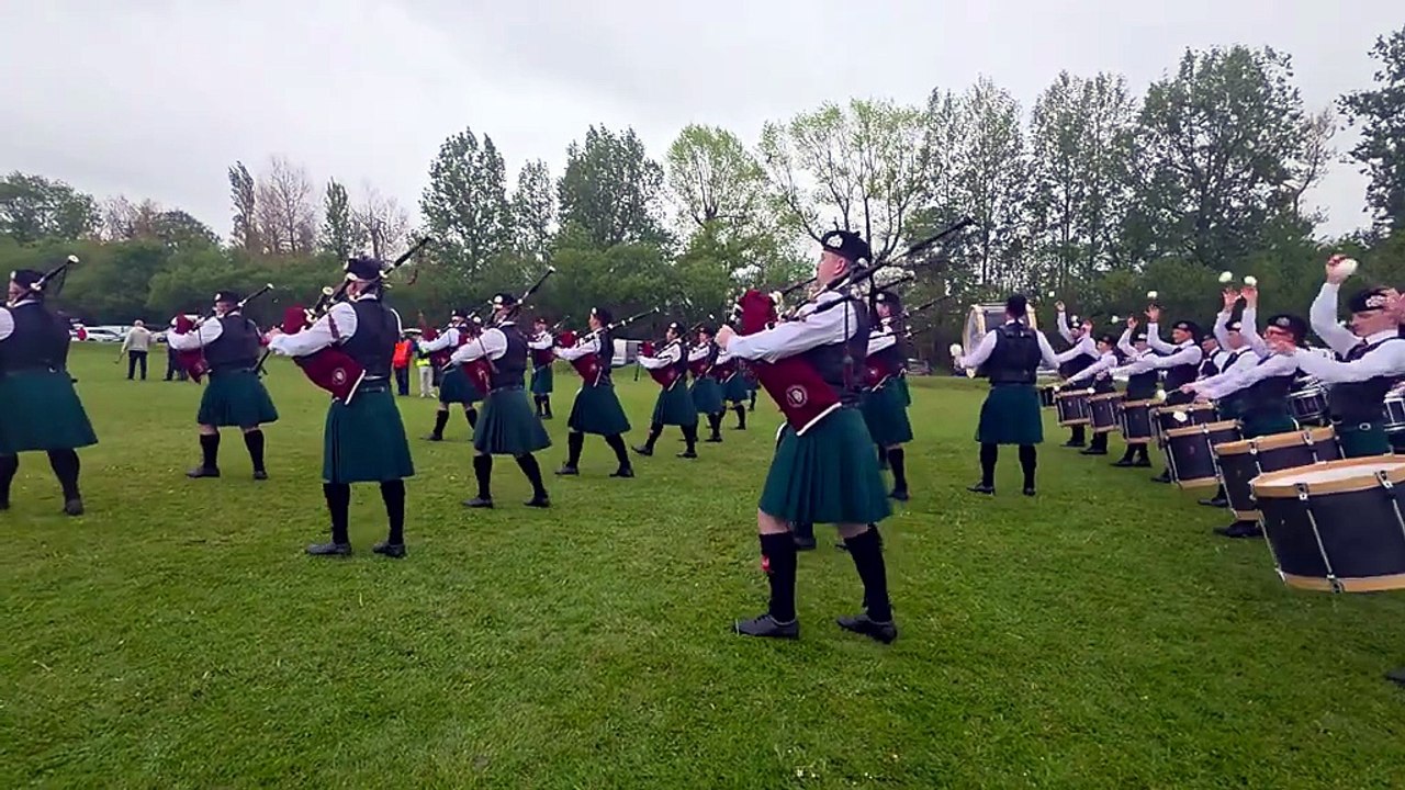 The Gaita bagpipes were out for Spain's 🇪🇸 national anthem 'Marcha Real' in La Courna. 🤍 💙 #spain