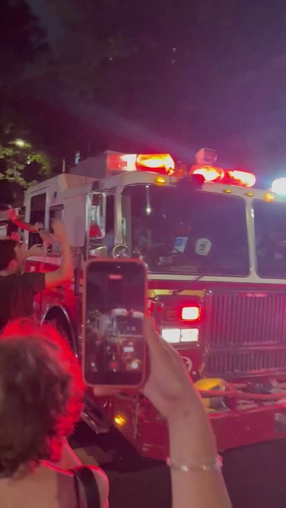 FDNY firetruck joins in massive Knicks celebration