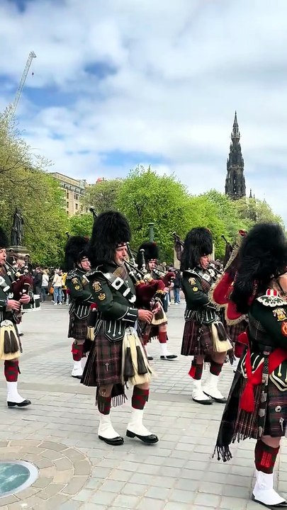 TARTAN PARADE SCOTLAND Edinburgh 9 may, 2026 🏴 🤍  #tartanparade travel Scotland #travelblog