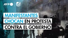 Manifestantes chocan con policías en protesta contra el gobierno de Bolivia