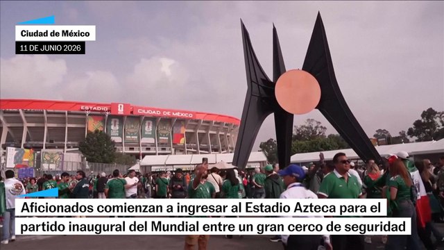 Aficionados comienzan a ingresar al Estadio Azteca entre protestas sociales