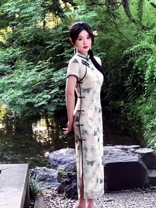 Fashionable Oriental Style Green Dress with Butterfly Print and Side Slit