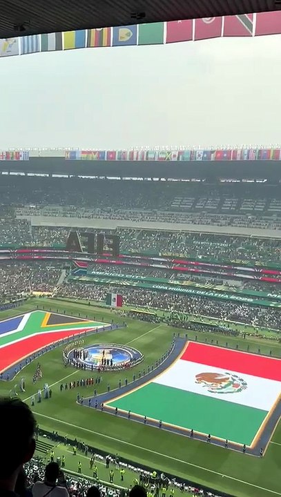 DIRETAMENTE DO MÉXICO: Torcida do México mostra todo o amor pelo futebol e pela seleção antes do pontapé inicial da Copa do Mundo; veja