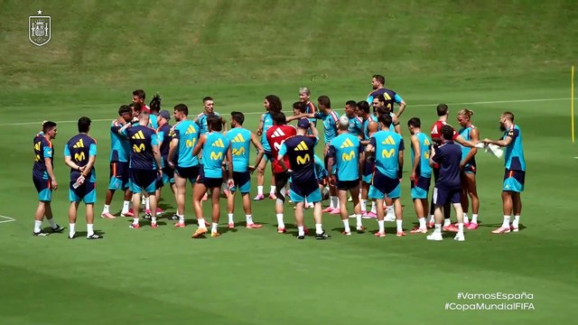 Entrenamiento Selección Española: Nico Williams y Lamine Yamal en el Pasillo de Honor