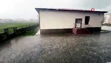 Karayazı’da ceviz büyüklüğünde yağan dolu şaşırttı