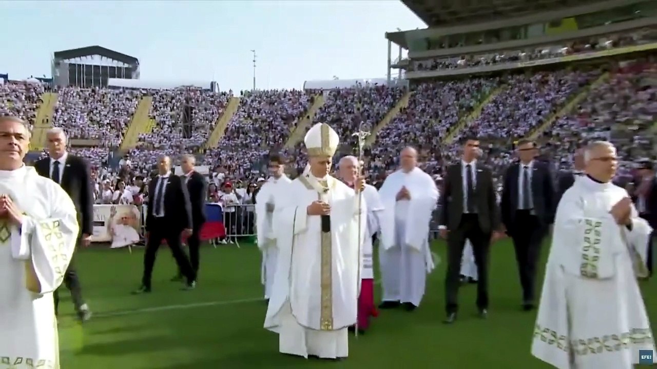 El Papa oficia la misa en Las Palmas.