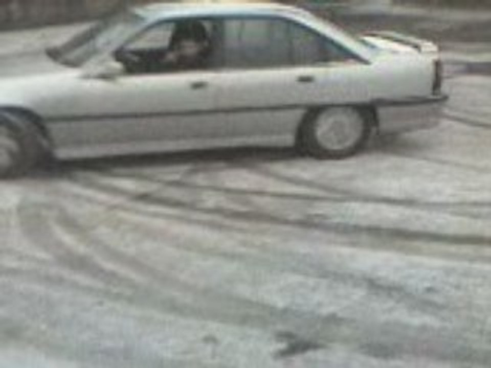 Joey resta s'amuse avec l'omega