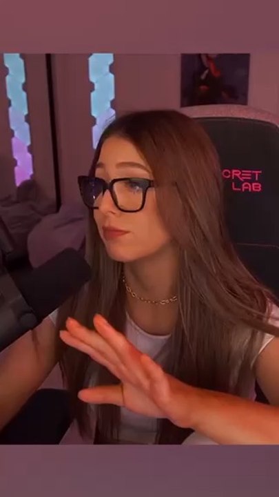 I was distracted till I realised what was going on 😭🤯 #twitch #streamer #twitchmoments #twitchfails #twitchstreamer #gamergirl #twitchclips #jokes