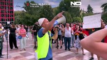 Albania: tysiące na 12. dniu protestów przeciw kurortowi powiązanemu z Trumpem