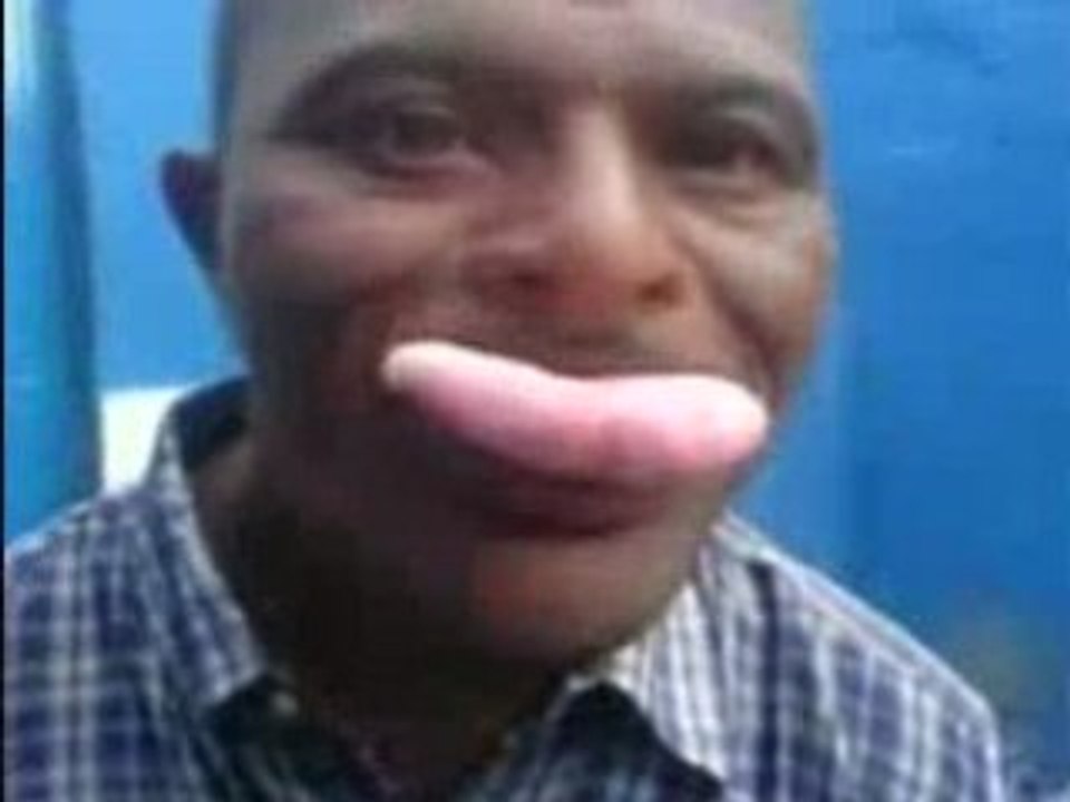 crazy huge tongue langue enorme 1