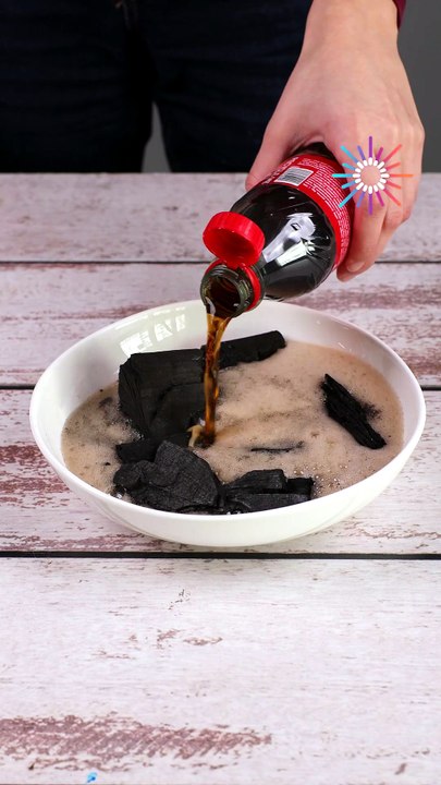 Clean burnt pots with coal ✨