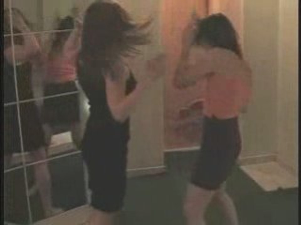 regis ( sa meuf et sa soeur)