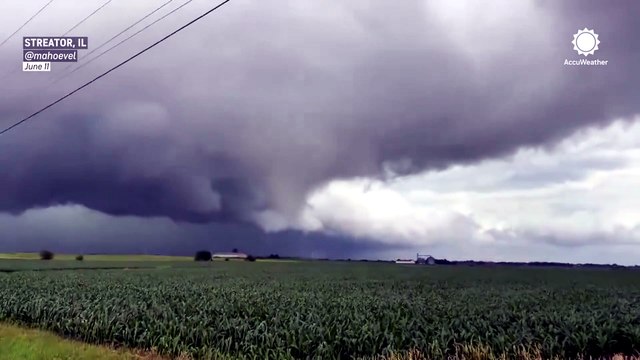 Twin tornadoes tear across northern Illinois