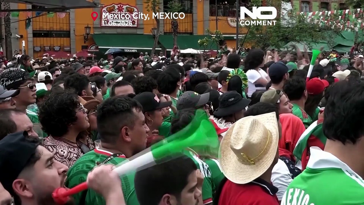 جشن و پایکوبی هواداران مکزیکی در خیابان‌ها بعد از پیروزی ۲ بر ۰ میزبان مقابل آفریقای‌جنوبی