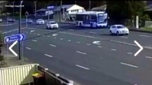 Truck crashes into bus at Mount Warrigal